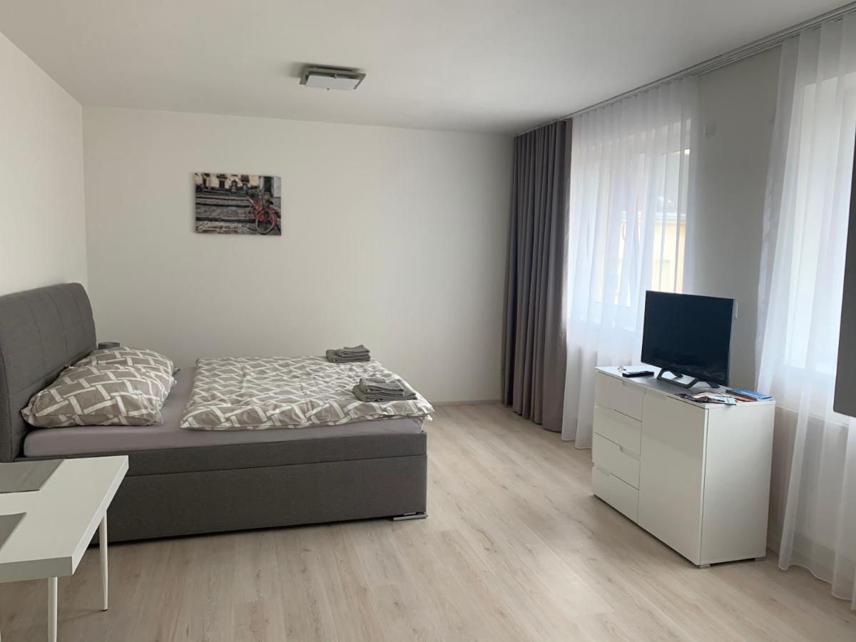 Modern Apartment In The City Center Plzen Bagian luar foto
