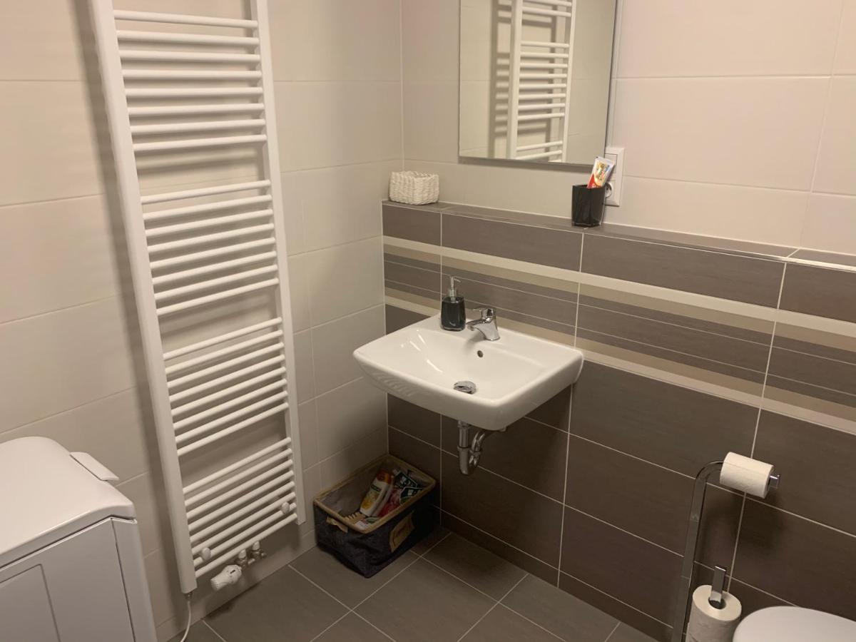 Modern Apartment In The City Center Plzen Bagian luar foto