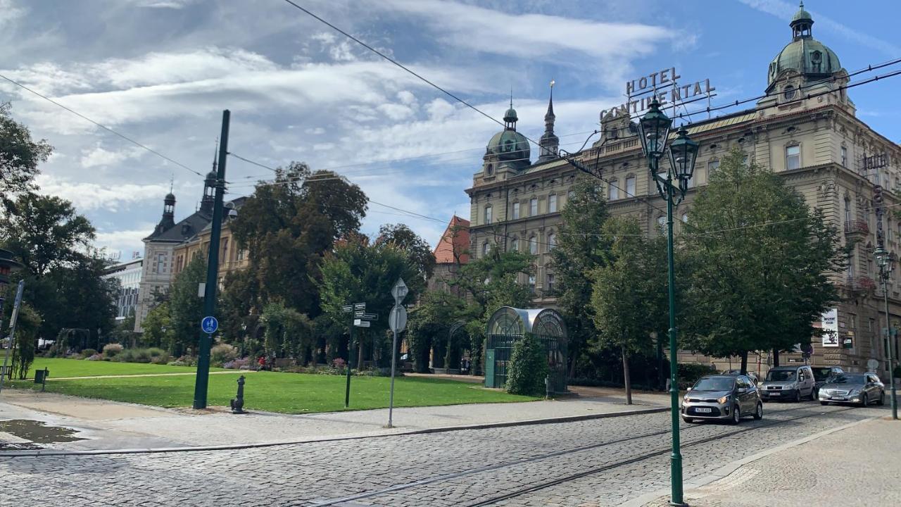 Modern Apartment In The City Center Plzen Bagian luar foto